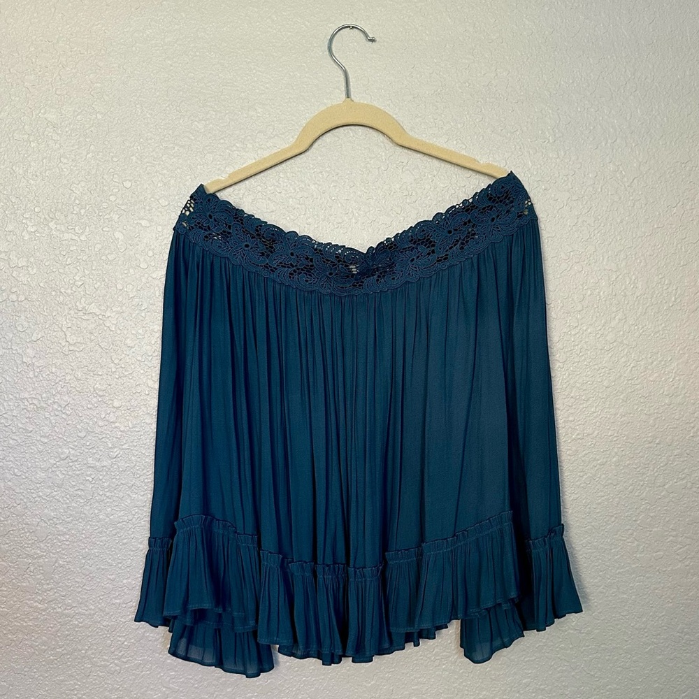 🌟 $10 or Less + BOGO on Sale Items! 🌟 LOFT Off the Shoulder Top